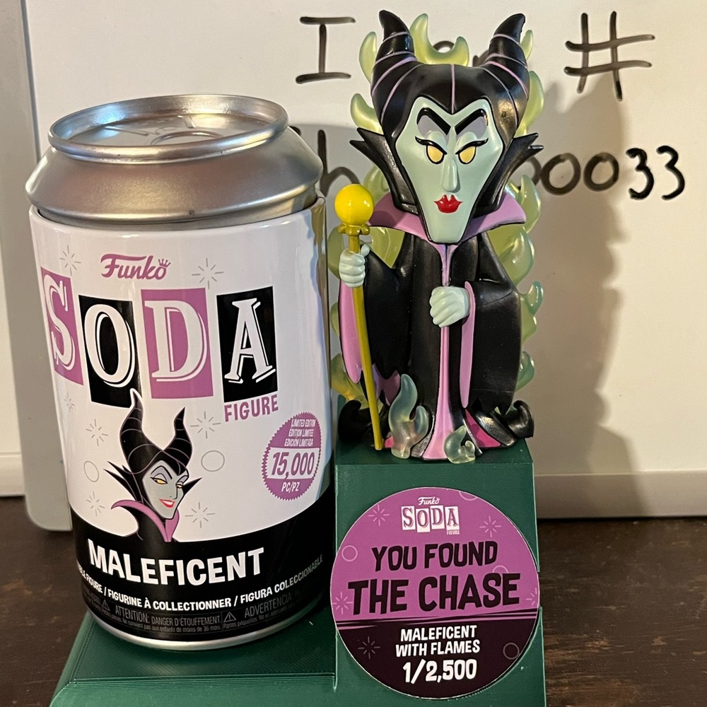 Funko Soda CHASE Maleficent in flames Sleeping Beauty limited edition figure